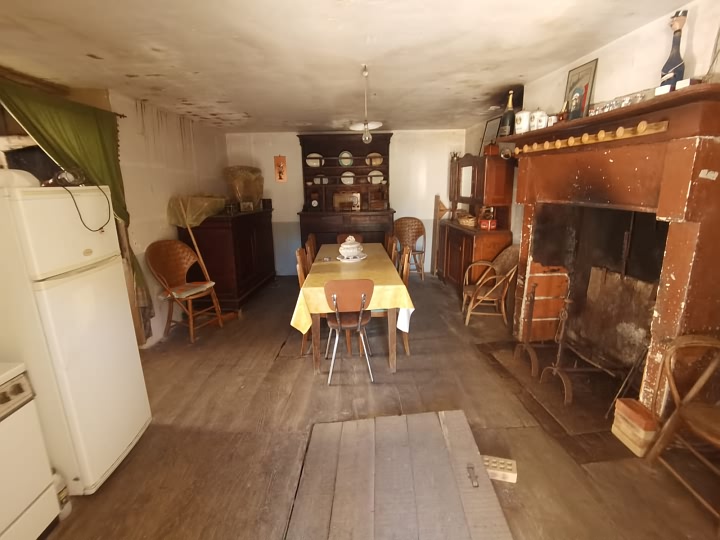 Stone house to renovate near Suaux