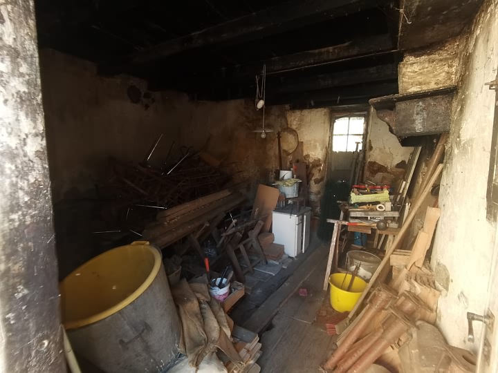 Stone house to renovate near Suaux