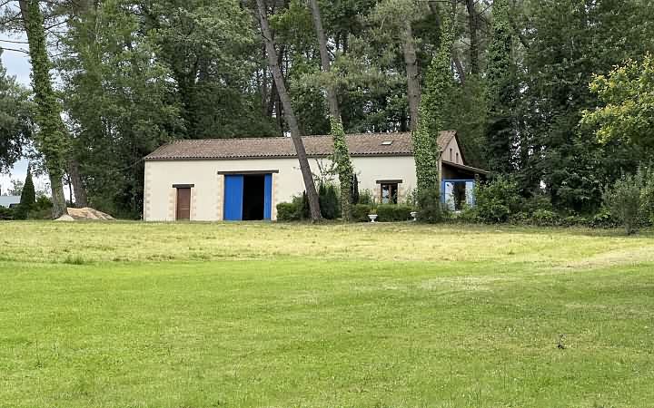 5 bed stone house for sale near Ajat