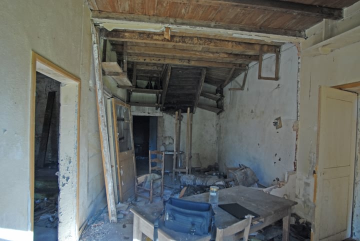 Stone barn to renovate near Vanxains