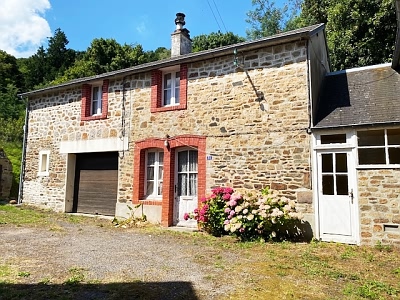 Stone house to renovate near Le Tanu
