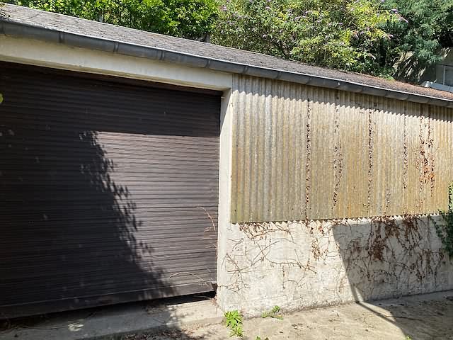 Stone house to renovate near Le Tanu