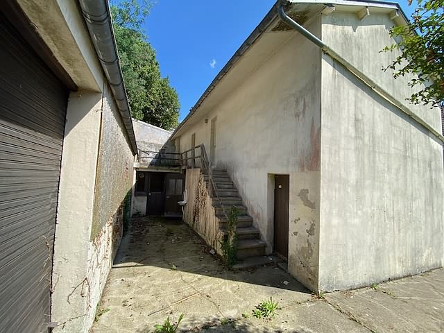 Stone house to renovate near Le Tanu