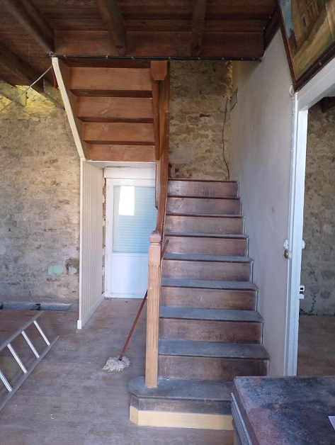 Stone house to renovate near BRITTANY CENTRE and BRITTANY CENTRE WEST