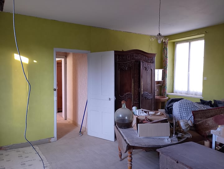 Stone house to renovate near BRITTANY CENTRE and BRITTANY CENTRE WEST