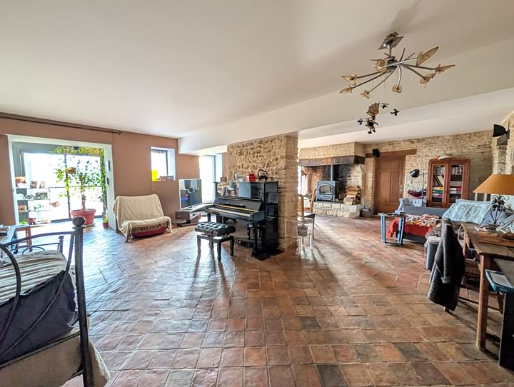 5 bed stone house for sale near Gentray