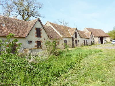 Stone farmhouse à rénover près de Liglet