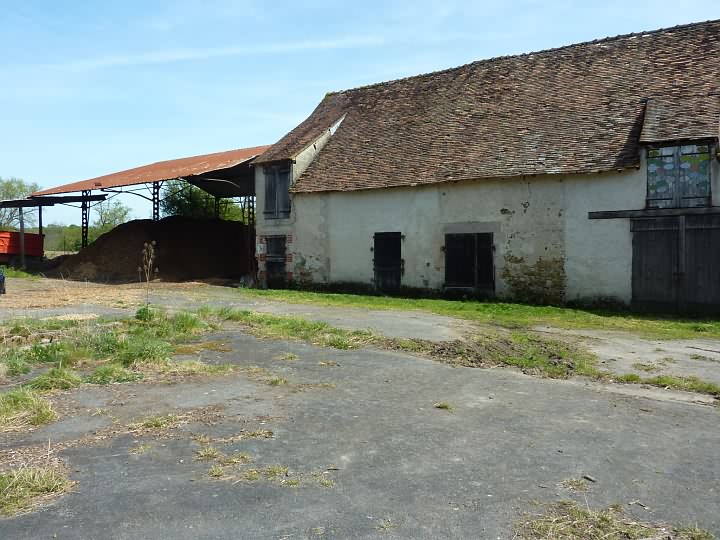 Stone farmhouse à rénover près de Liglet
