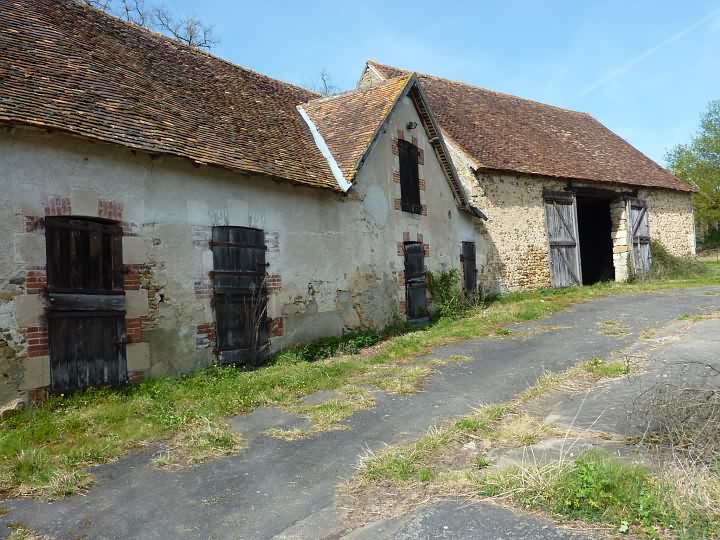 Stone farmhouse à rénover près de Liglet