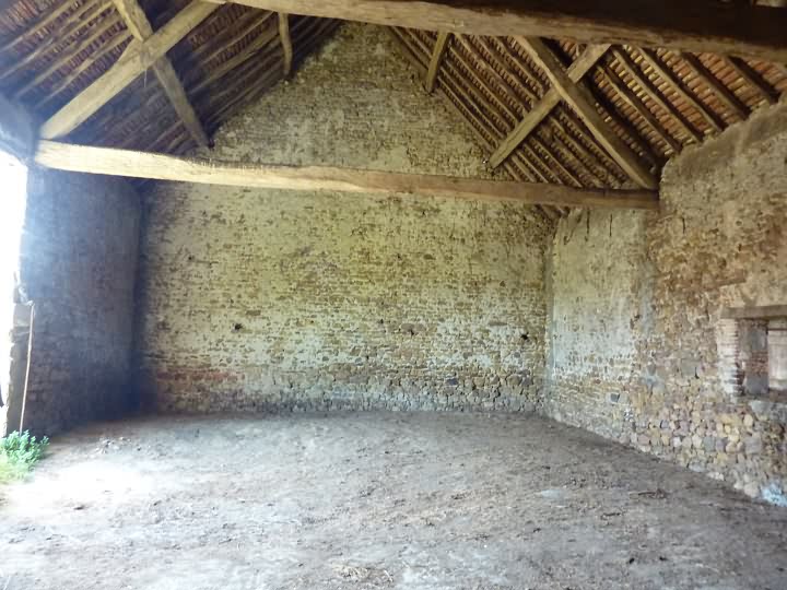 Stone farmhouse à rénover près de Liglet