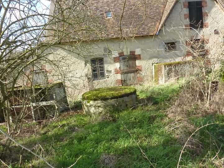 Stone farmhouse à rénover près de Liglet