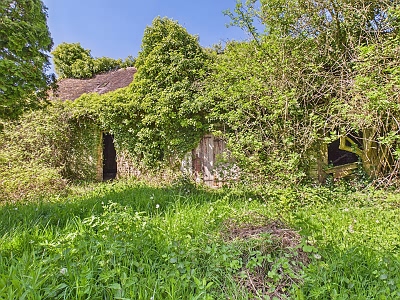 Stone farmhouse to renovate near Nécy