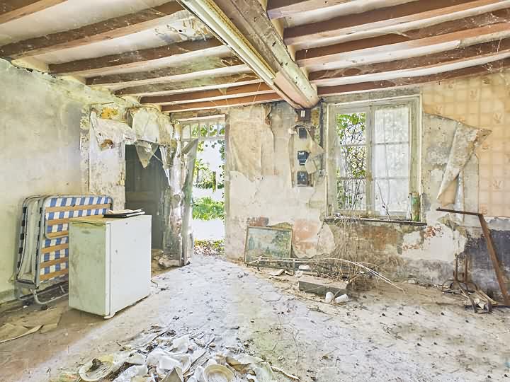 Stone farmhouse to renovate near Nécy
