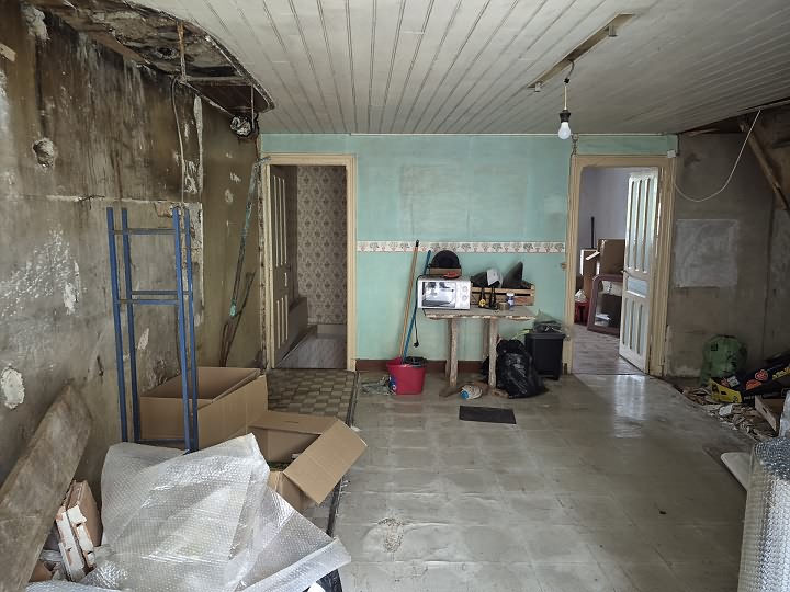 Stone house to renovate near Goulat