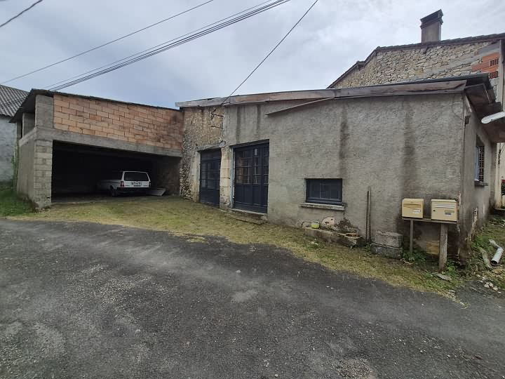 Stone house to renovate near Goulat