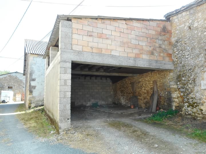Stone house to renovate near Goulat