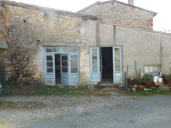 Stone house to renovate near Goulat