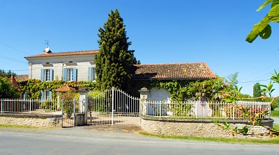 4 bed stone house for sale near Vanxains
