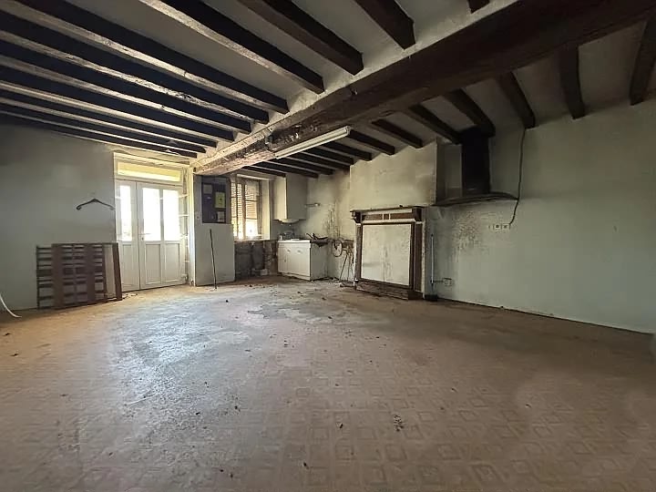 Stone house to renovate near Perrou