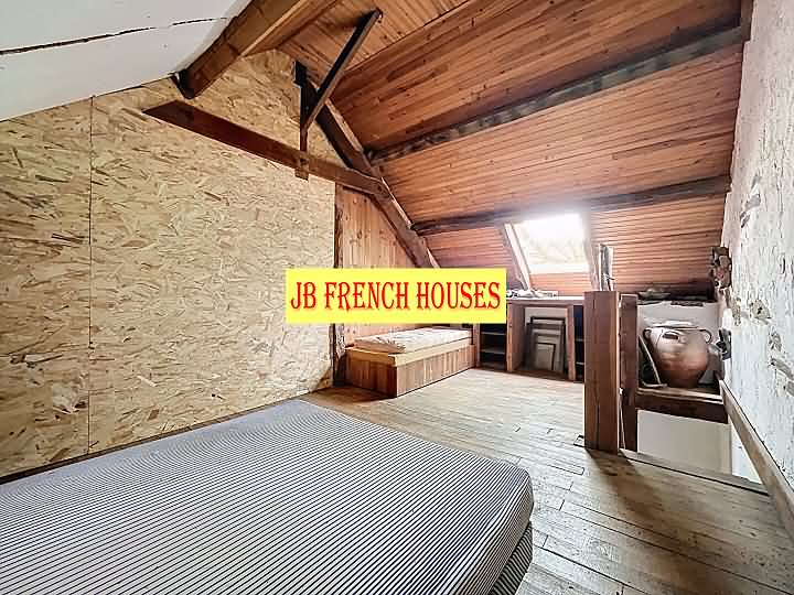 Stone house to renovate near Loutehel