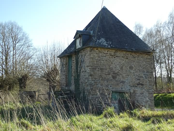 4 bed stone house for sale near Lapenty