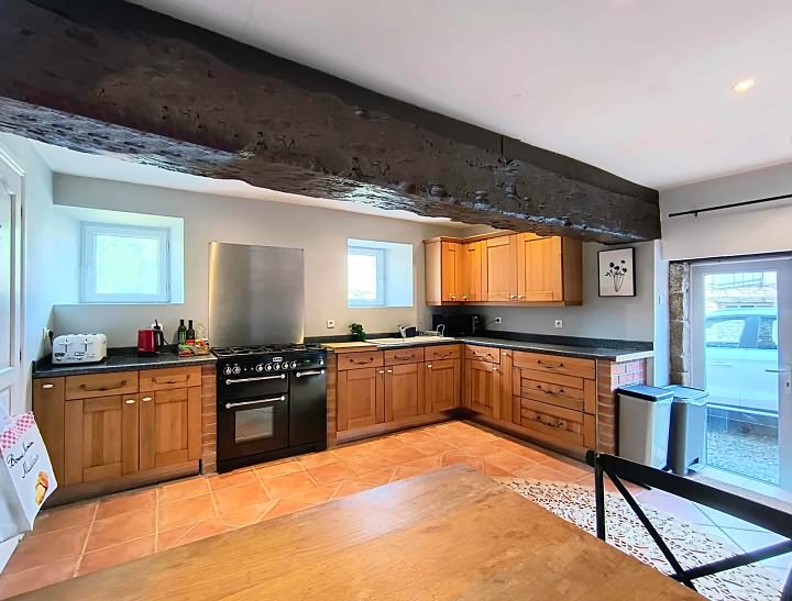 4 bed stone house for sale near Lesbois