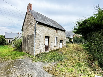 Stone cottage to renovate near Mantilly