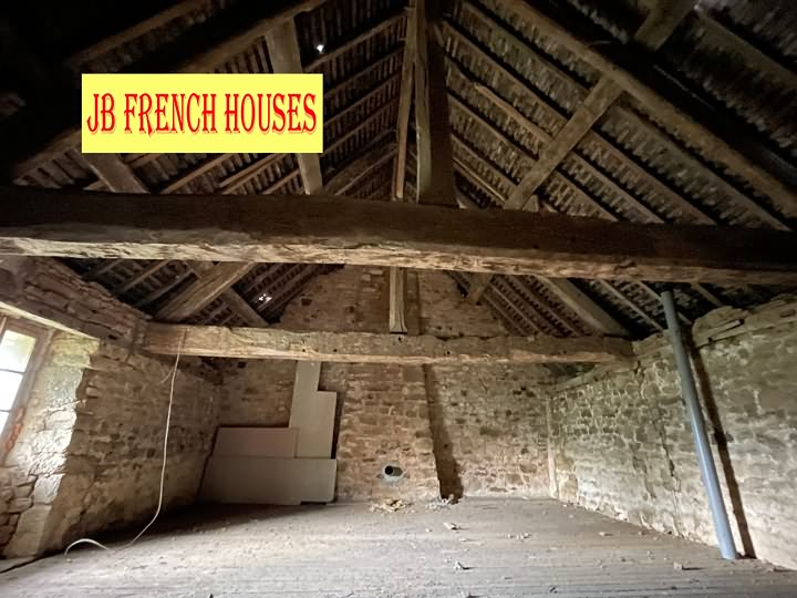 Stone cottage to renovate near Mantilly
