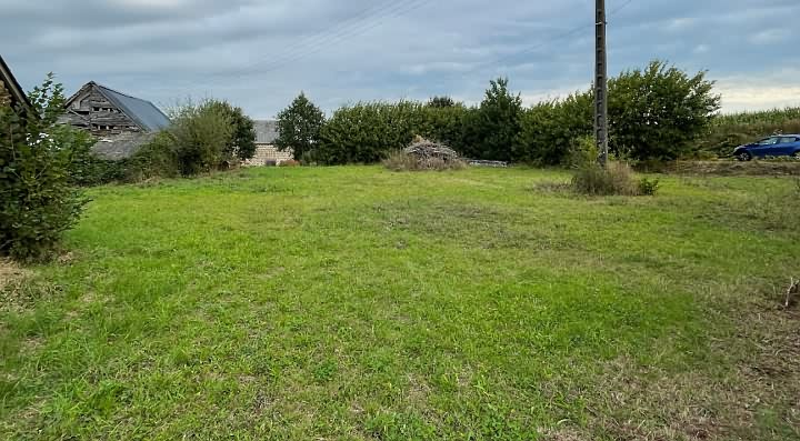 Stone cottage to renovate near Mantilly