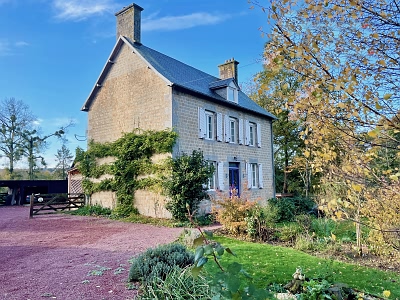 5 bed stone house for sale near Le Tanu