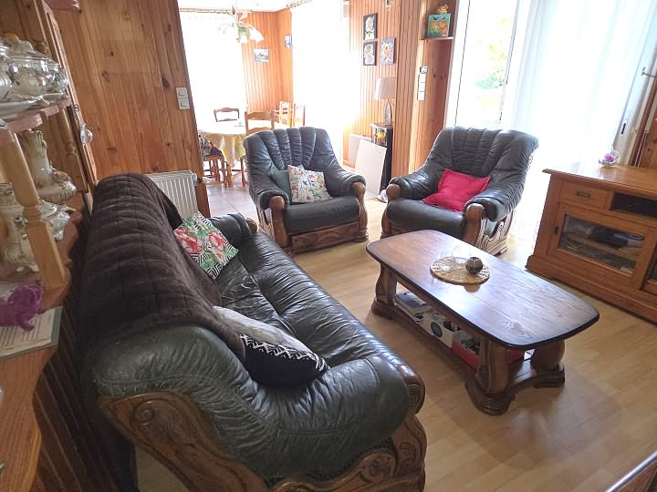 2 bed stone house for sale near Bever