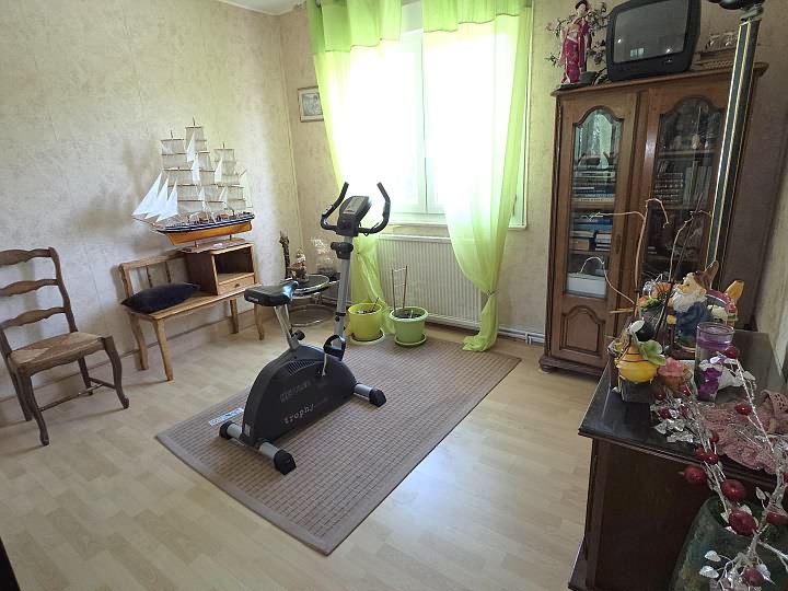2 bed stone house for sale near Bever