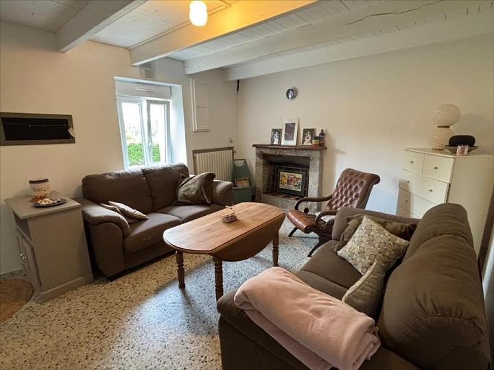 2 bed stone house for sale near Keraden