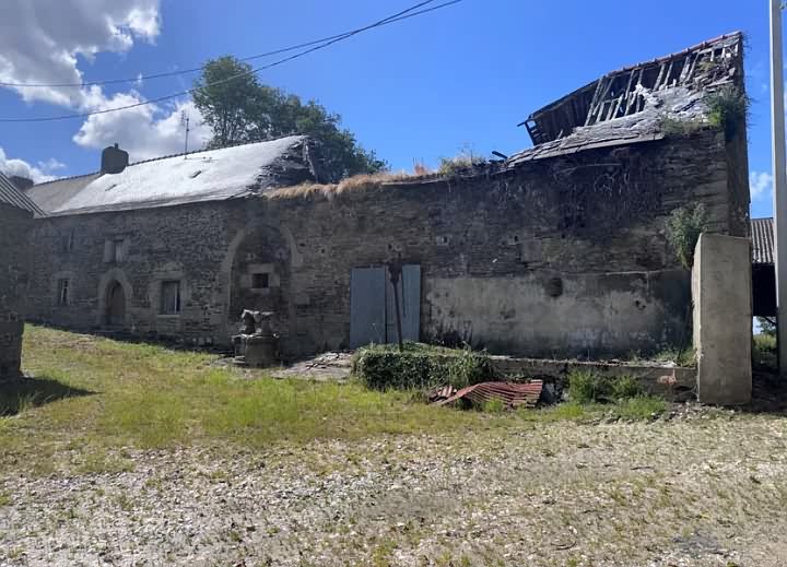 Stone barn to renovate near Perret