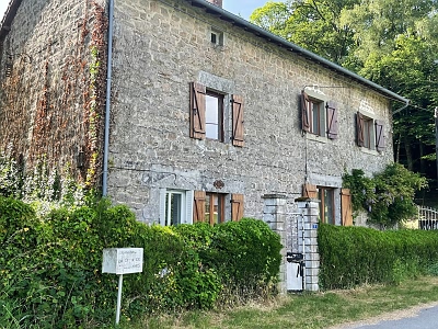 Maison en pierre de 4 chambres à vendre près de Jartaud