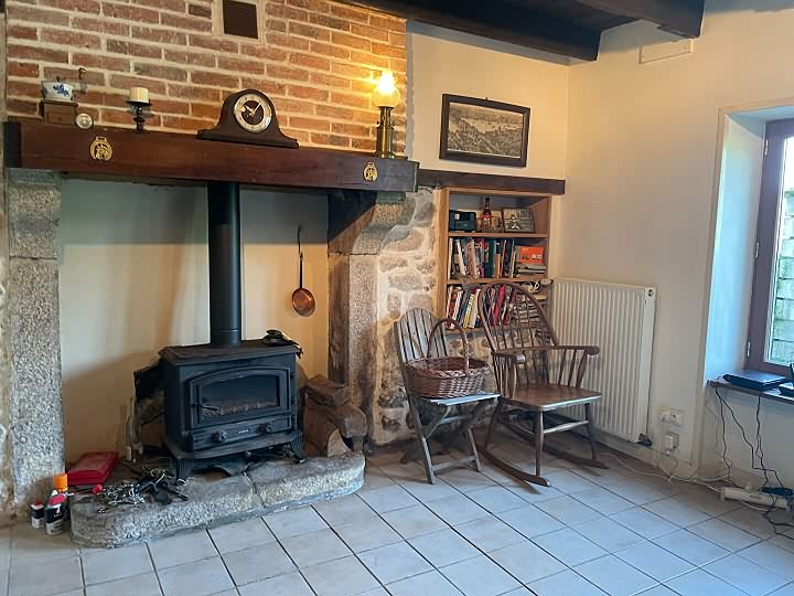 Maison en pierre de 4 chambres à vendre près de Jartaud