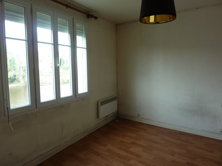 Maison en pierre de 2 chambres à vendre près de Liglet