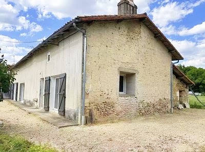 Stone house to renovate near Chez Vécant