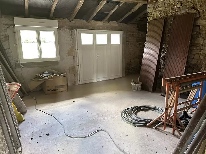 Stone house to renovate near Chez Vécant