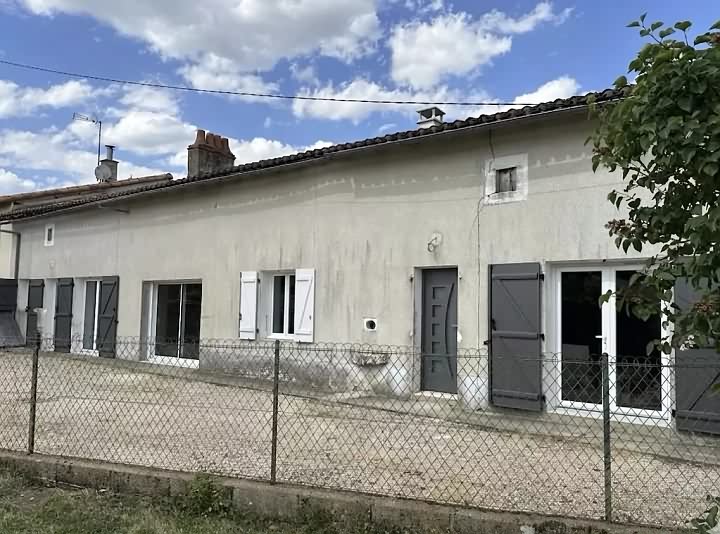 Stone house to renovate near Chez Vécant