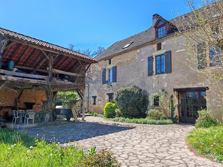 6 bed stone house for sale near Dordogne and Lot