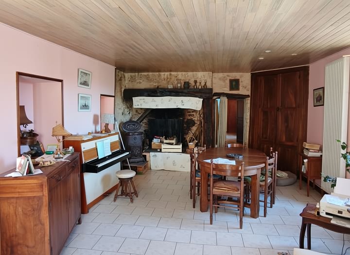 6 bed stone house for sale near Dordogne and Lot