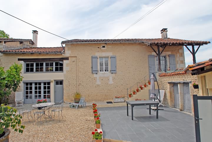 4 bed stone house for sale near Vanxains