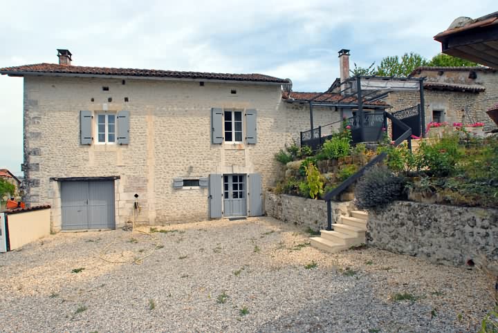 4 bed stone house for sale near Vanxains