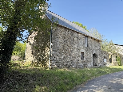 Stone house to renovate near Saint Vran