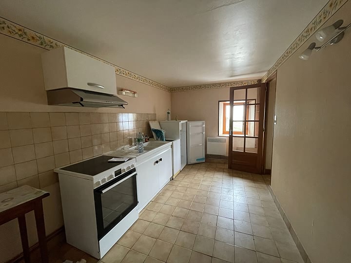 Maison en pierre de 2 chambres à vendre près de Jartaud