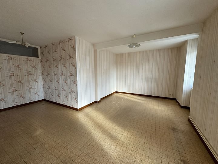 Maison en pierre de 4 chambres à vendre près de Jartaud