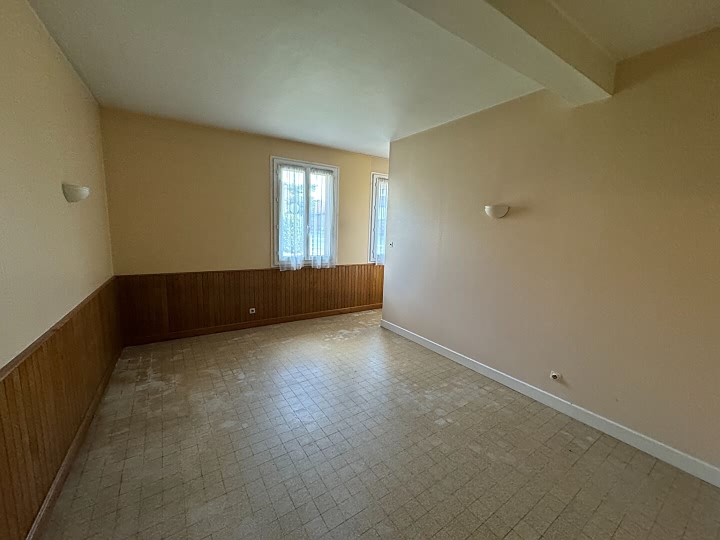Maison en pierre de 4 chambres à vendre près de Jartaud