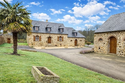 5 bed stone house for sale near Lesbois