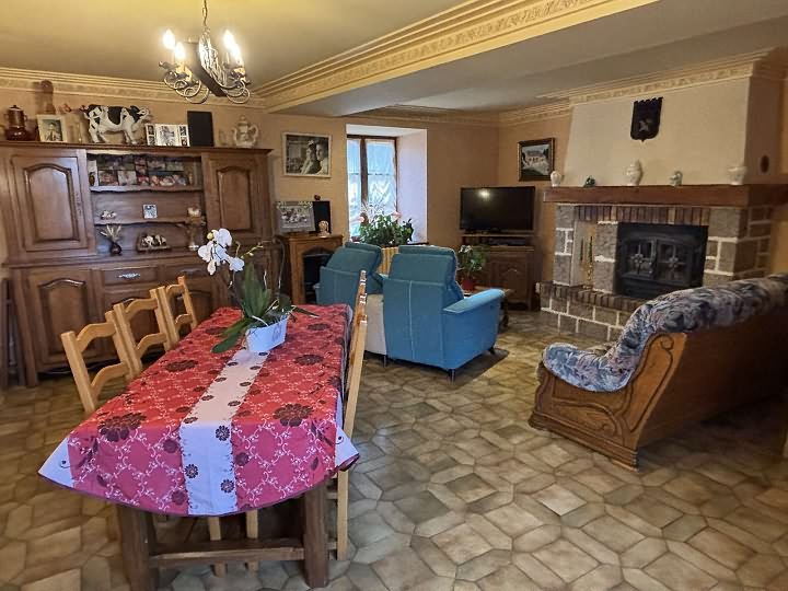 5 bed stone house for sale near Lesbois